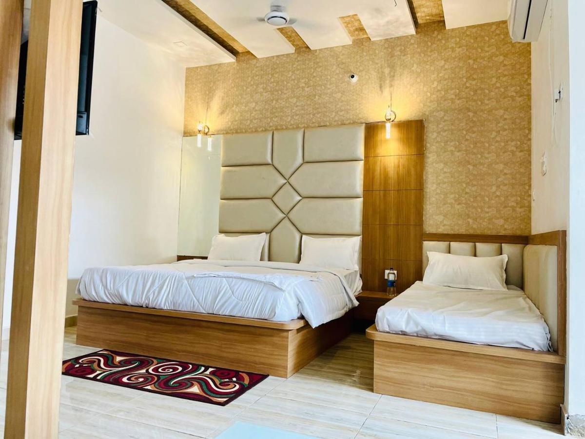 Hotel B P Emerald Mathura Exterior foto