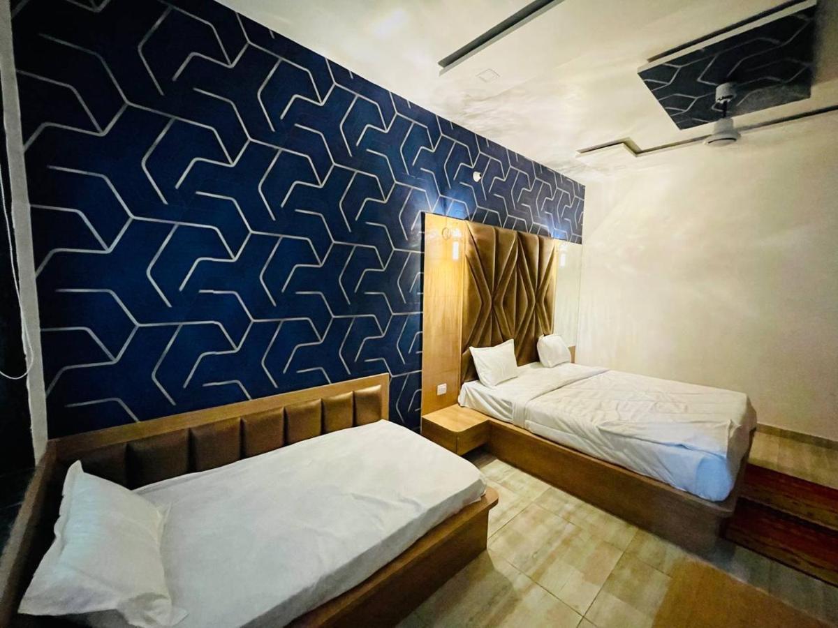 Hotel B P Emerald Mathura Exterior foto